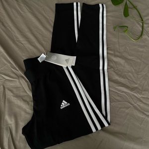 Adidas small leggings